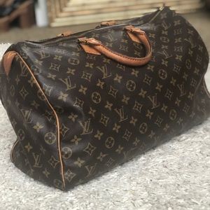 MOVING SALE Louis Vuitton Speedy 40
